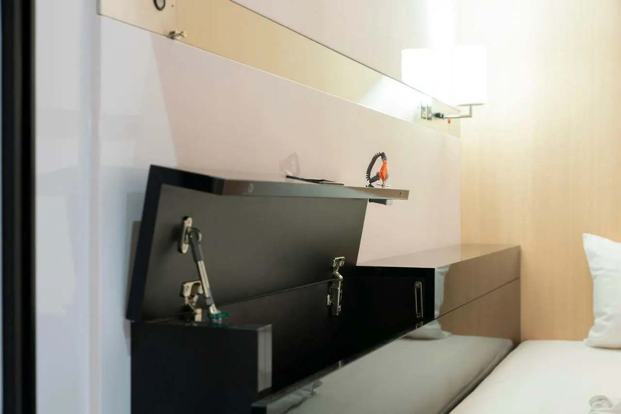 Firstcabin Kyoto Nijojo 캡슐호텔